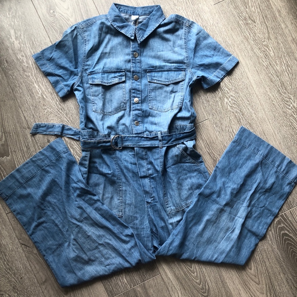 Denim jumpsuit (short sleeved)